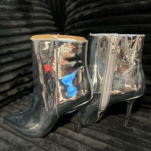 New In Box I.N.C Holandp Silver Women’s 5 Heels